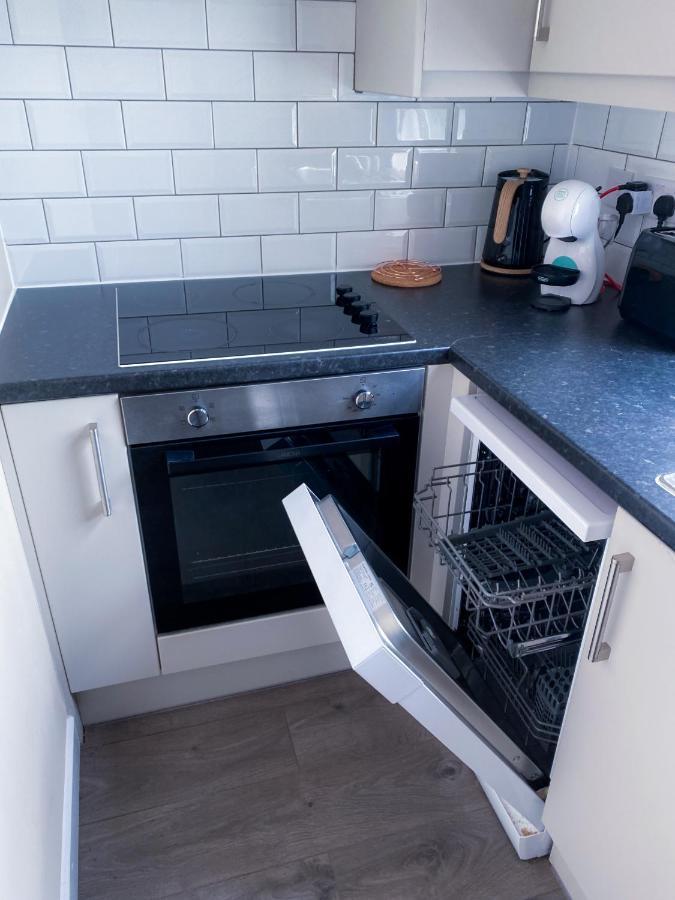 Stylish 1 Bedroom Flat In Wood Green ロンドン エクステリア 写真